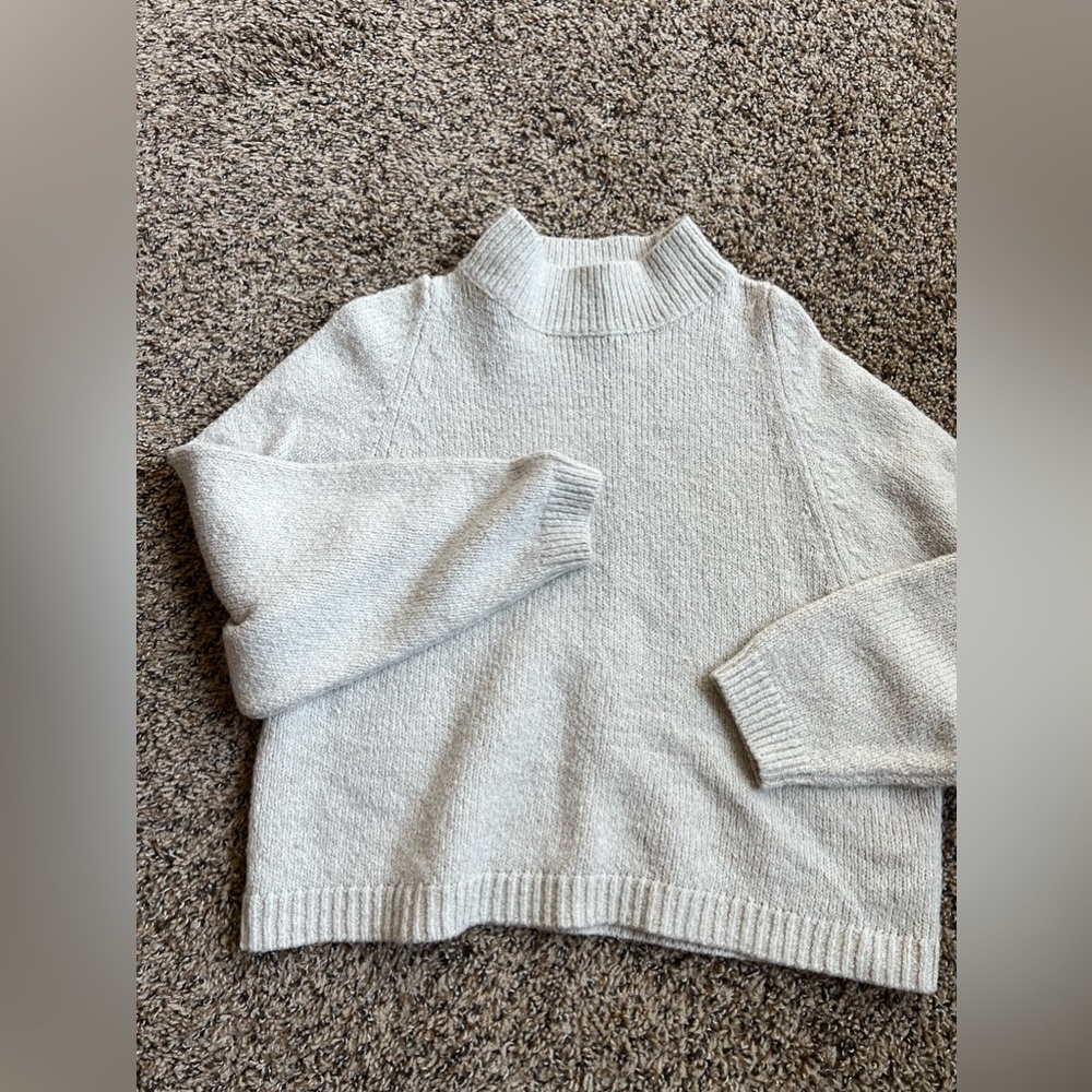 sweater - Picture 4 of 4